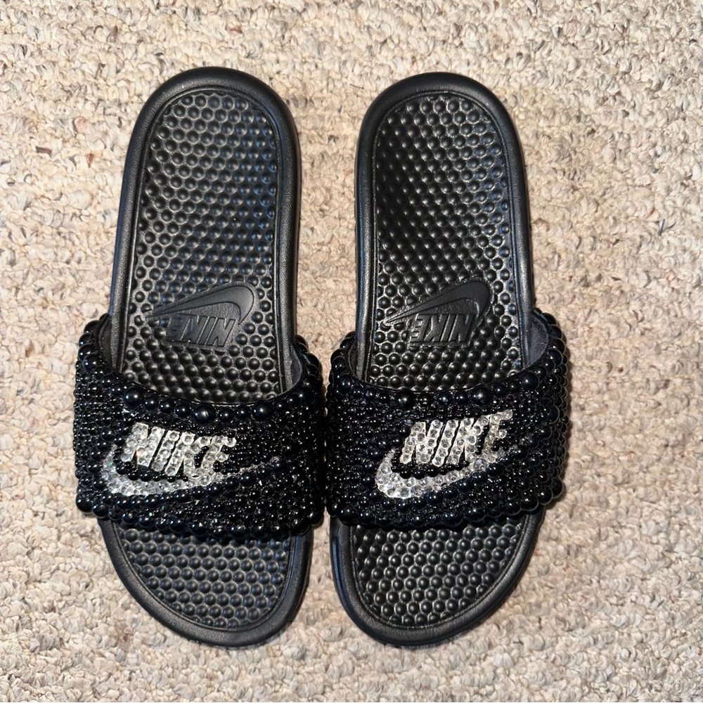 🖤🤍💎 NIKE BENASSI SLIDE BEDAZZLED 💎🤍🖤